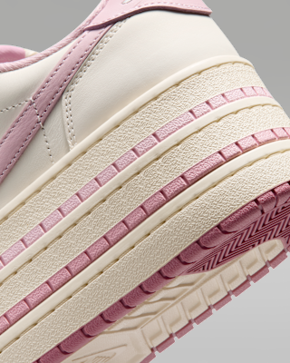 Nike.comにおけるエア ジョーダン 1 トリプルスタック ウィメンズ